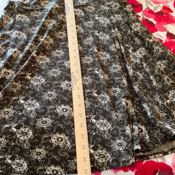 Women’s stretchy XL skirt - Picture 2 of 3